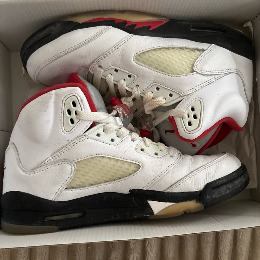 Jordan 5 retro fire red silver tongue size 6y